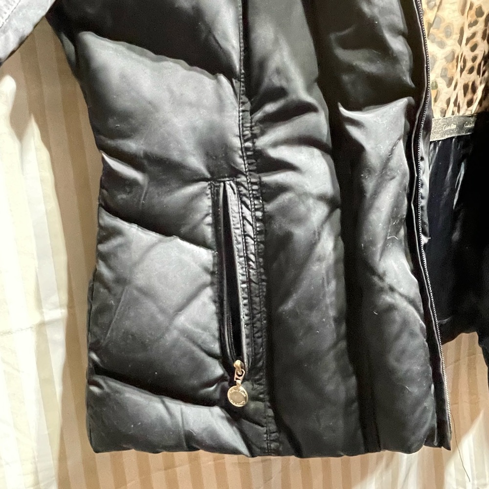 Calvin Klein Women's Black Puffer Coat with Leopard Lining - Picture 5 of 8